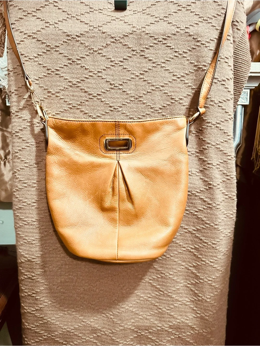 Women's Tan Leather Crossbody Bag - Classic Everyday Style